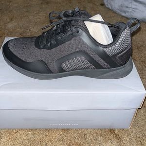 Women’s Vionic shoes size 7